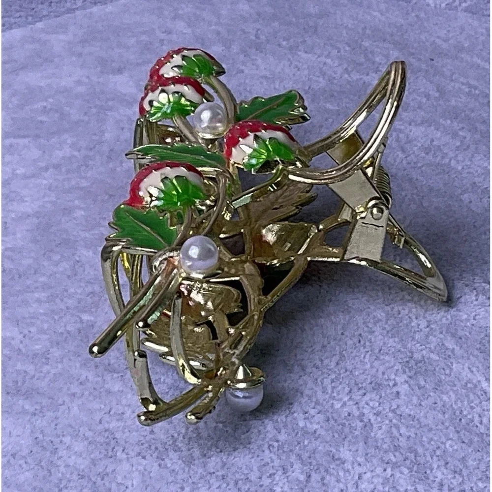 Strawberry and Pearl Metal Claw Hair Clip